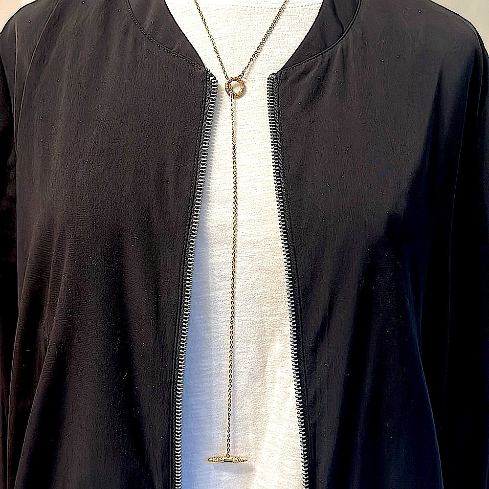 Gold Chain Lariat Necklace With Cubic Zirconia Circle and Toggle - NEW